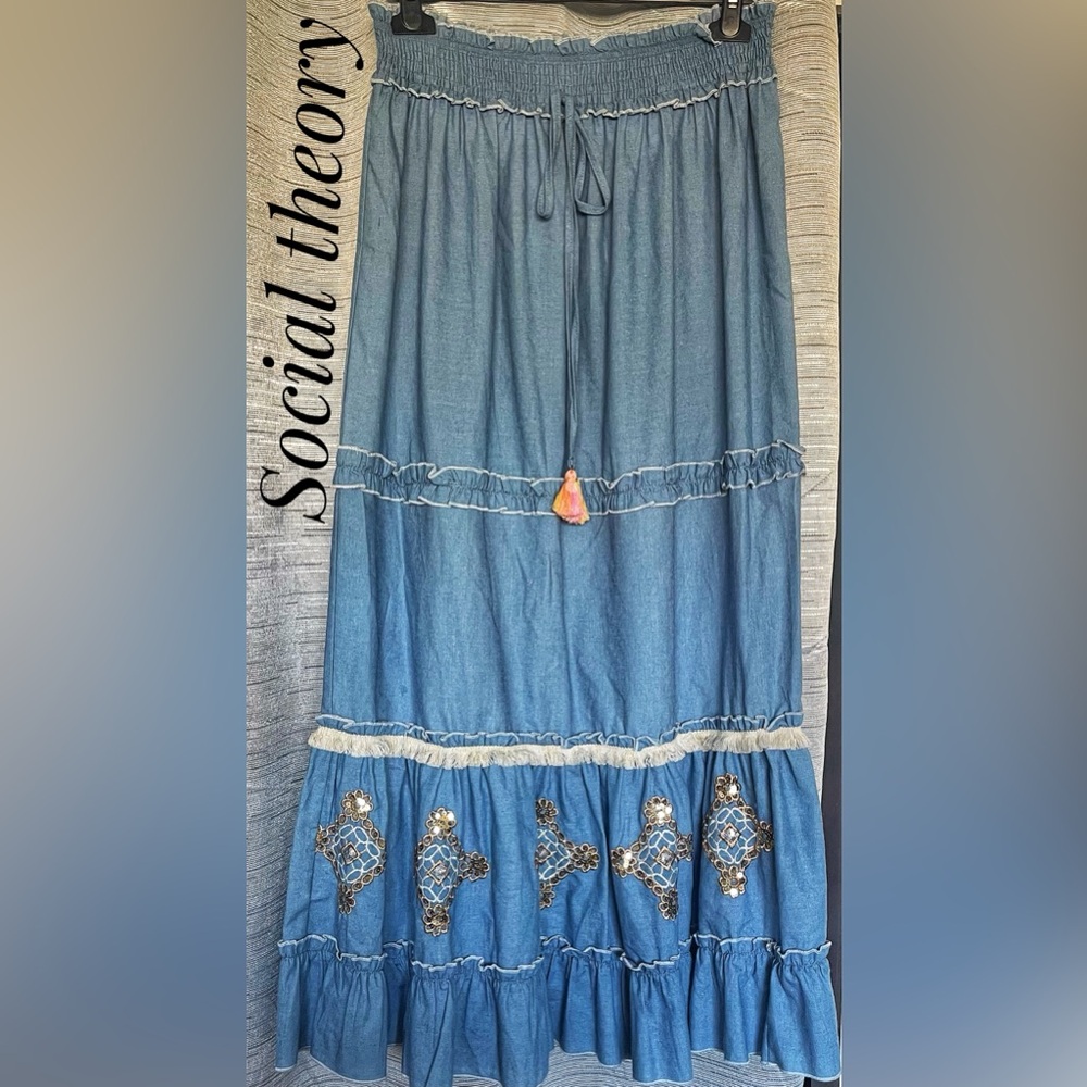 Women’s Maxi skirt with gold detail - Picture 1 of 5